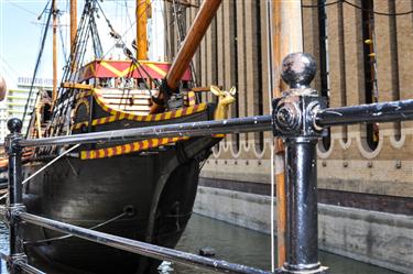 Golden Hinde