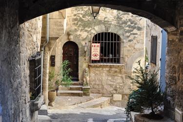 Gordes Center