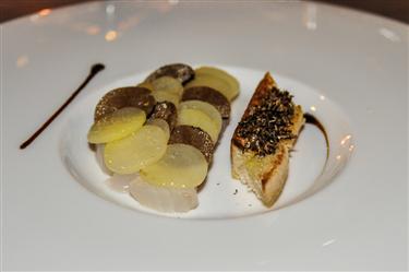 LE PRIEURE POMME DE TERRE TIEDIE A L'HUILE D'OLIVE ET TRUFFLE BLANCHE -TUBER AESTIVIUM2